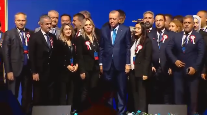 Cumhurbaşkanı Erdoğan, Düzce öğretmeni Türedi’yi taltif etti