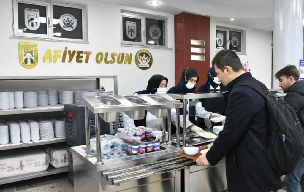 Ankara Büyükşehir Belediyesinin “Gençlik Sofraları” uygulaması başladı