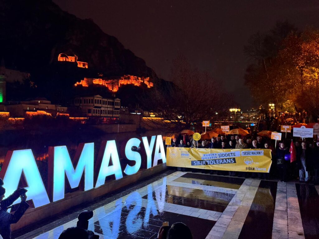 Amasya’da kadına şiddette karşı turuncu yürüyüş düzenlendi