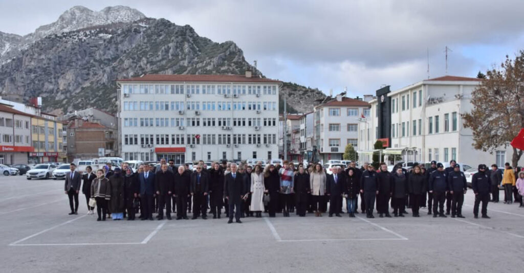 Eğirdir‘de 24 Kasım Öğretmenler Günü programı düzenlendi