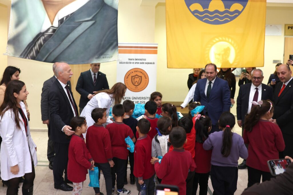 Trakya Üniversitesi’nden çocuklara ağız ve diş bakımı etkinliği