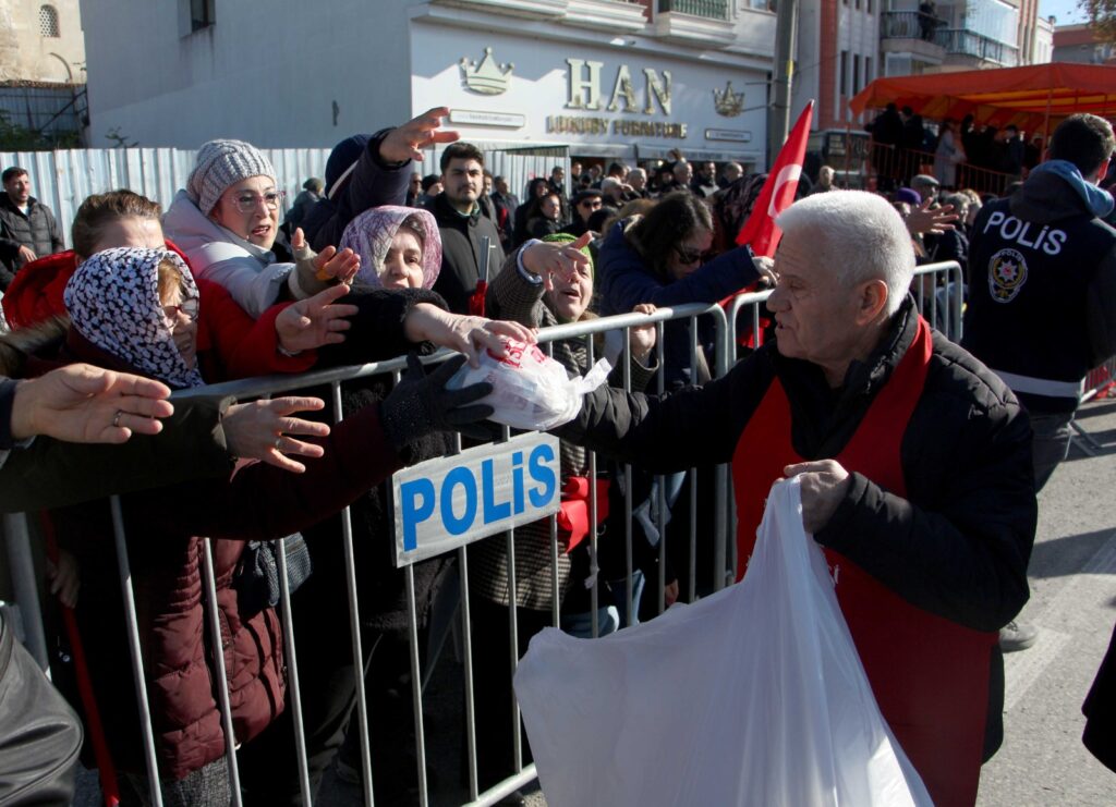 Kurtuluş coşkusunda ‘bedava tava ciğer’ yarışı