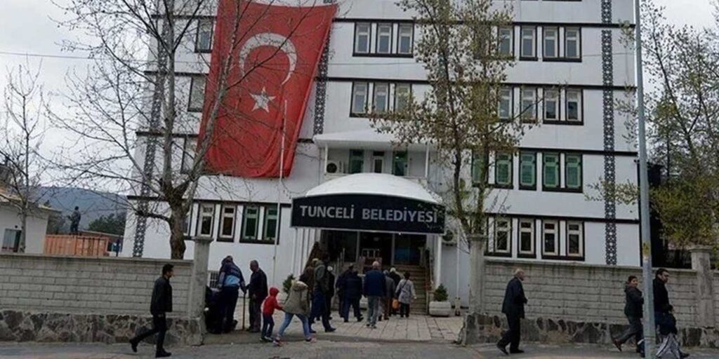 İçişleri Bakanlığı, görevden alınan Tunceli ve Ovacık Belediye başkanlarıyla ilgili açıklama yaptı