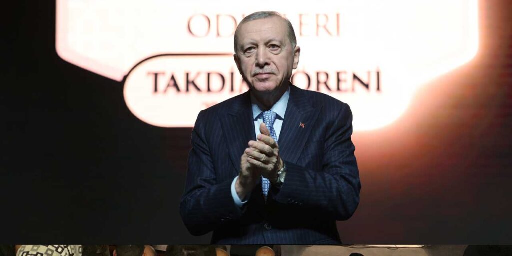 Cumhurbaşkanı Erdoğan, sanatçılara kültürel mirası yaşatma çağrısı yaptı