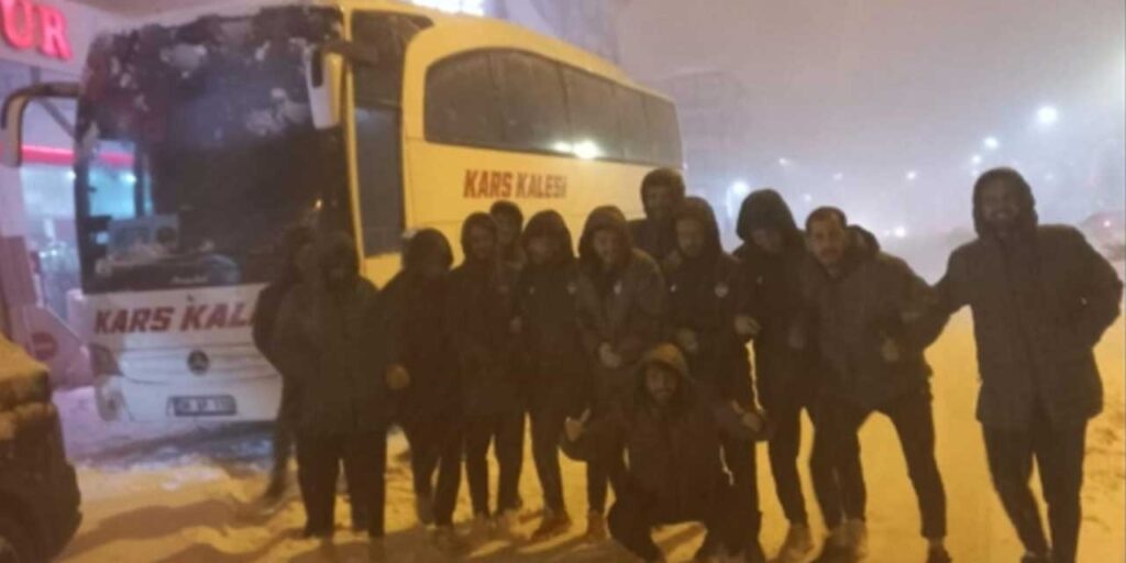 Kars 36 Spor deplasman dönüşü kötü hava koşullarına takıldı