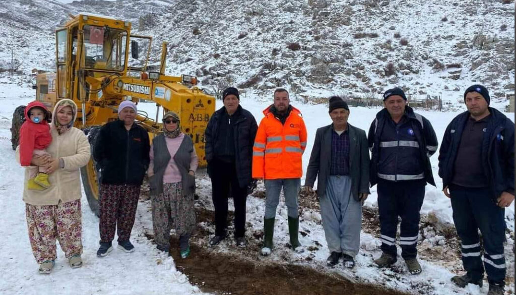 Antalya’da yaylada mahsur kalan vatandaşlar büyükşehir ekipleri tarafından kurtarıldı