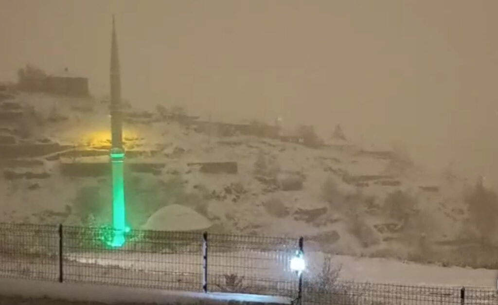 Antalya’da kar kalınlığı 15 cm’yi geçti