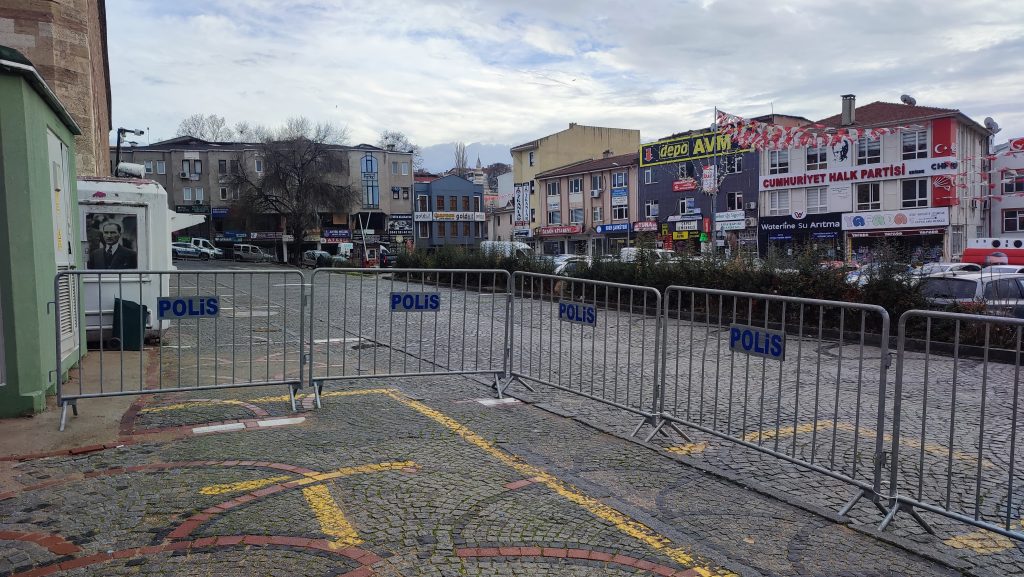 Edirne’de belediye otoparkları tahliye edildi