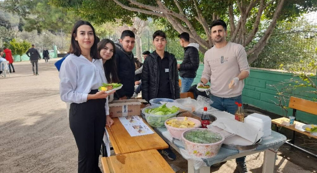 Beykonak Anadolu Lisesi’nden dayanışma kermesi