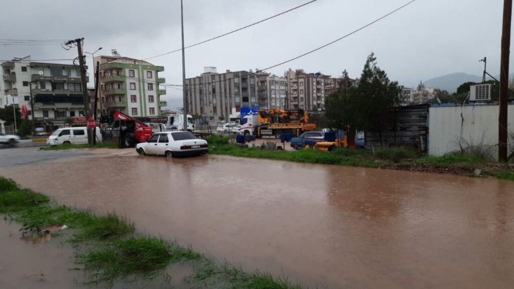 Muğla’da şiddetli yağış etkili oldu