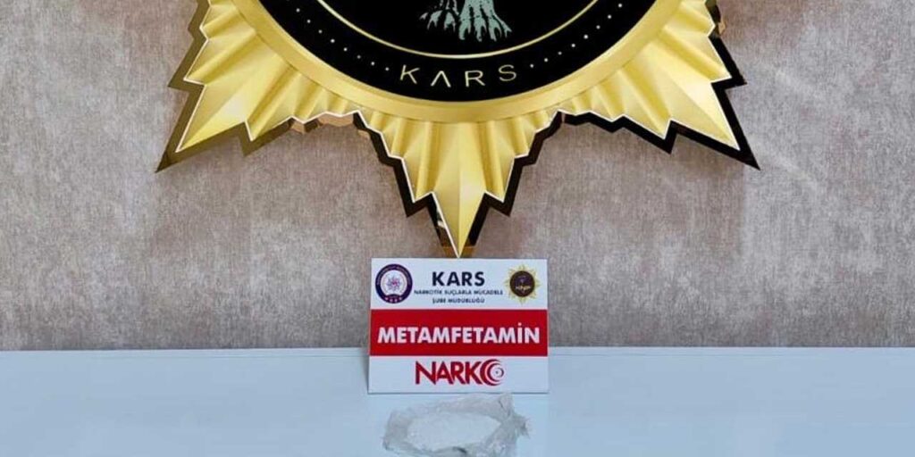 Kars’ta, yolcunun bavulunda metamfetamin ele geçirildi