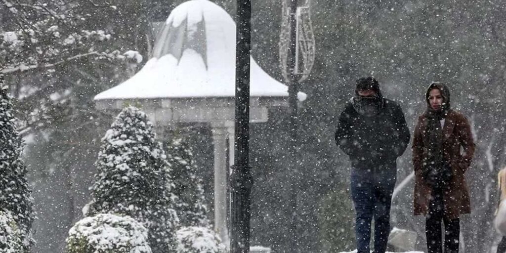 Artvin’de kar yağışı nedeniyle eğitime ara verildi