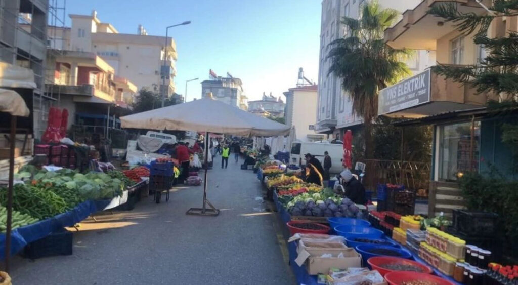 Antalya Serik’te açık pazar isyanı: Kışın donup, yazın yanıyorlar! – Birlik Haber Ajansı