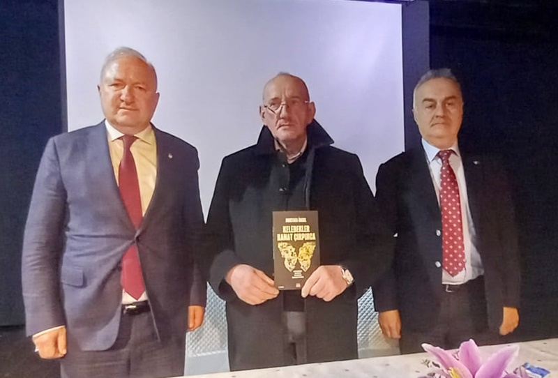 BHA Muhabiri Özcan’a Çırakoğlu ve Bakır’dan imzalı kitap – Birlik Haber Ajansı