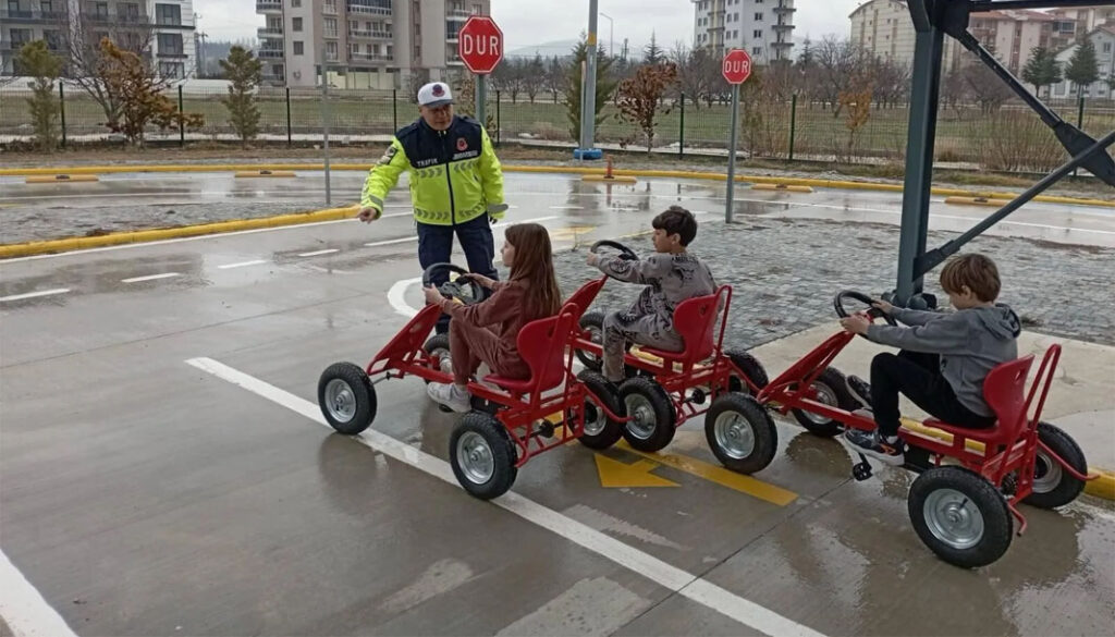 Isparta öğrencilere trafik bilinci kazandırılıyor – Birlik Haber Ajansı