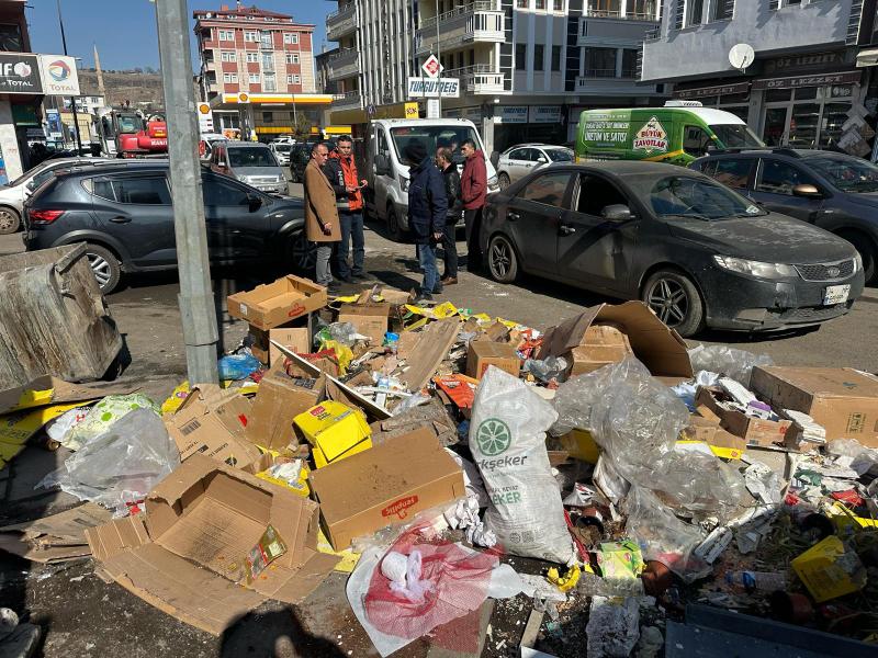 Kars’ta çöplerini konteyner dışına bırakan işletmeye ceza kesildi – Birlik Haber Ajansı