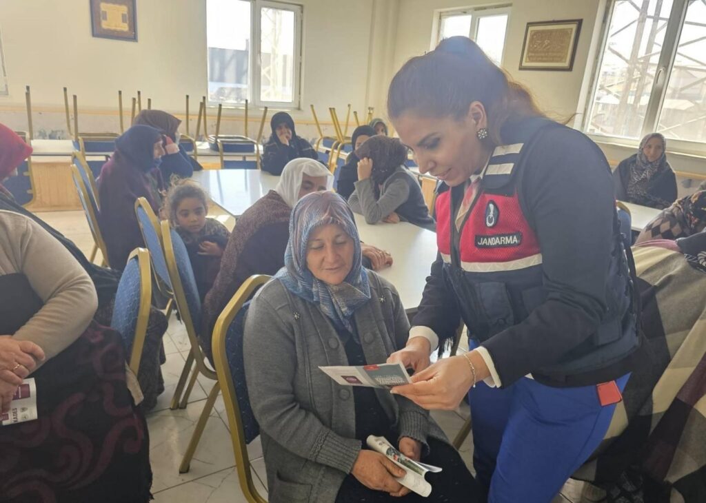 Kars jandarmasından ‘Aile İçi Şiddet ve Erken Yaşta Zorla Evlilik’ eğitimi – Birlik Haber Ajansı