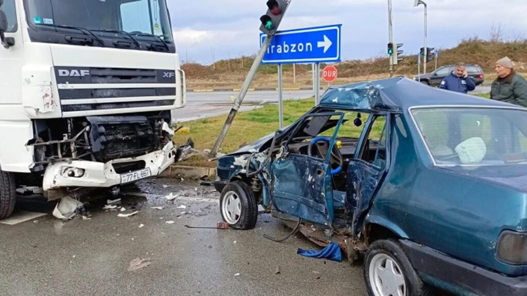 Vakfıkebir’de TIR ile taksi çarpıştı: 3 yaralı – Birlik Haber Ajansı