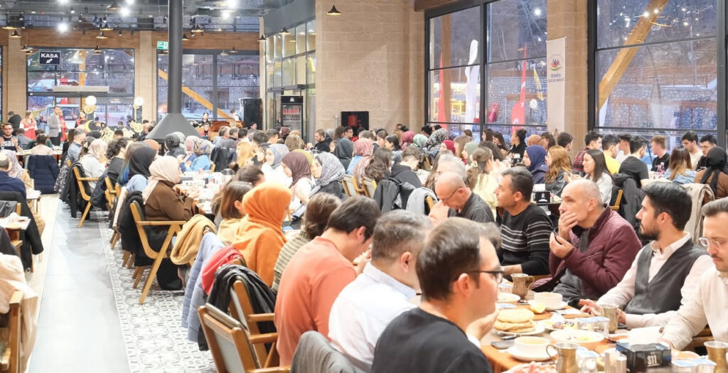 Isparta gençlik merkezi’nde Ramazan bereketi: Gönüllüler iftarda buluştu – Birlik Haber Ajansı