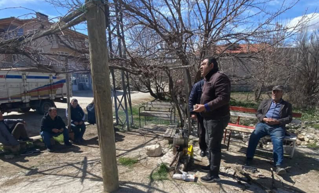 Isparta’da köylüler kıraathanedeki çay fiyatlarına tepki gösterdi – Birlik Haber Ajansı