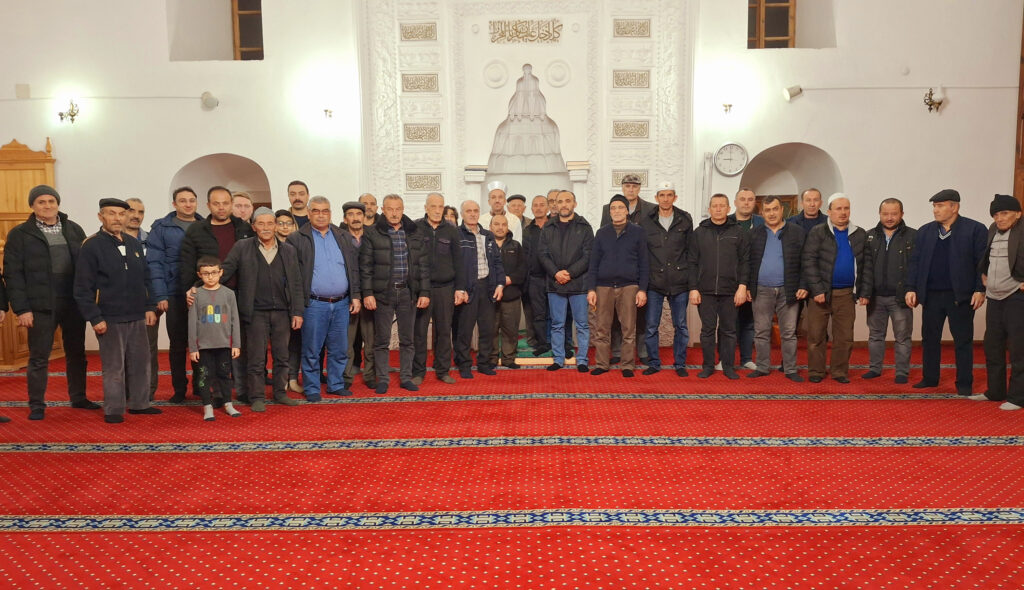 Tarihi Kurşunlu Cami’nde teravih sonrasında ikramlar – Birlik Haber Ajansı