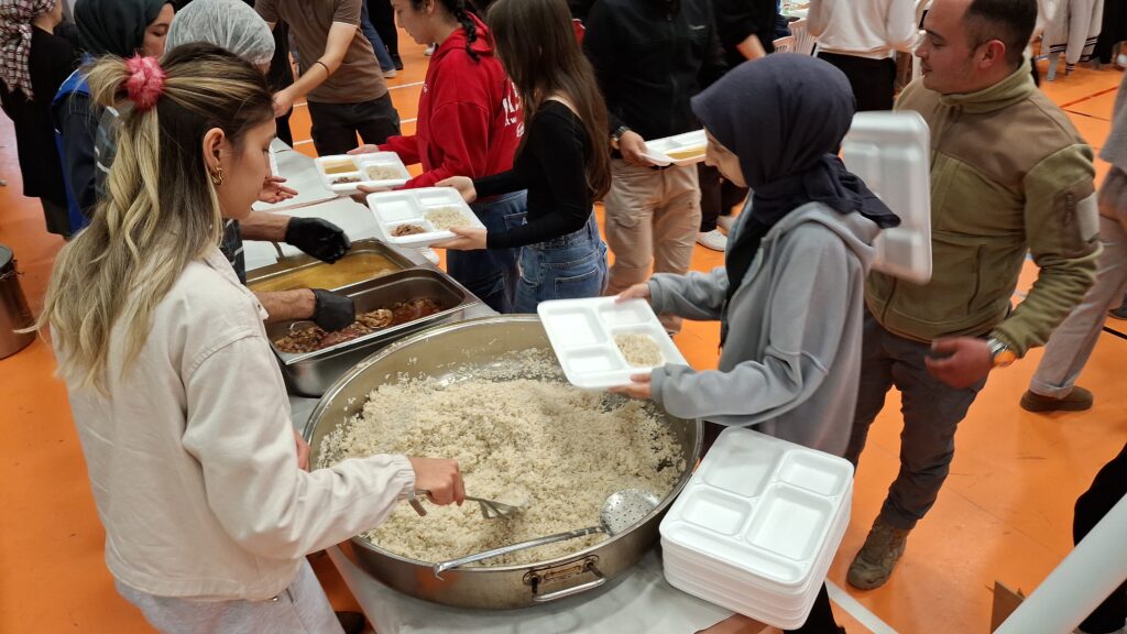 Beypazarı İlçe Gençlik Spor Müdürlüğü, gençlerle iftarda bir araya geldi – Birlik Haber Ajansı